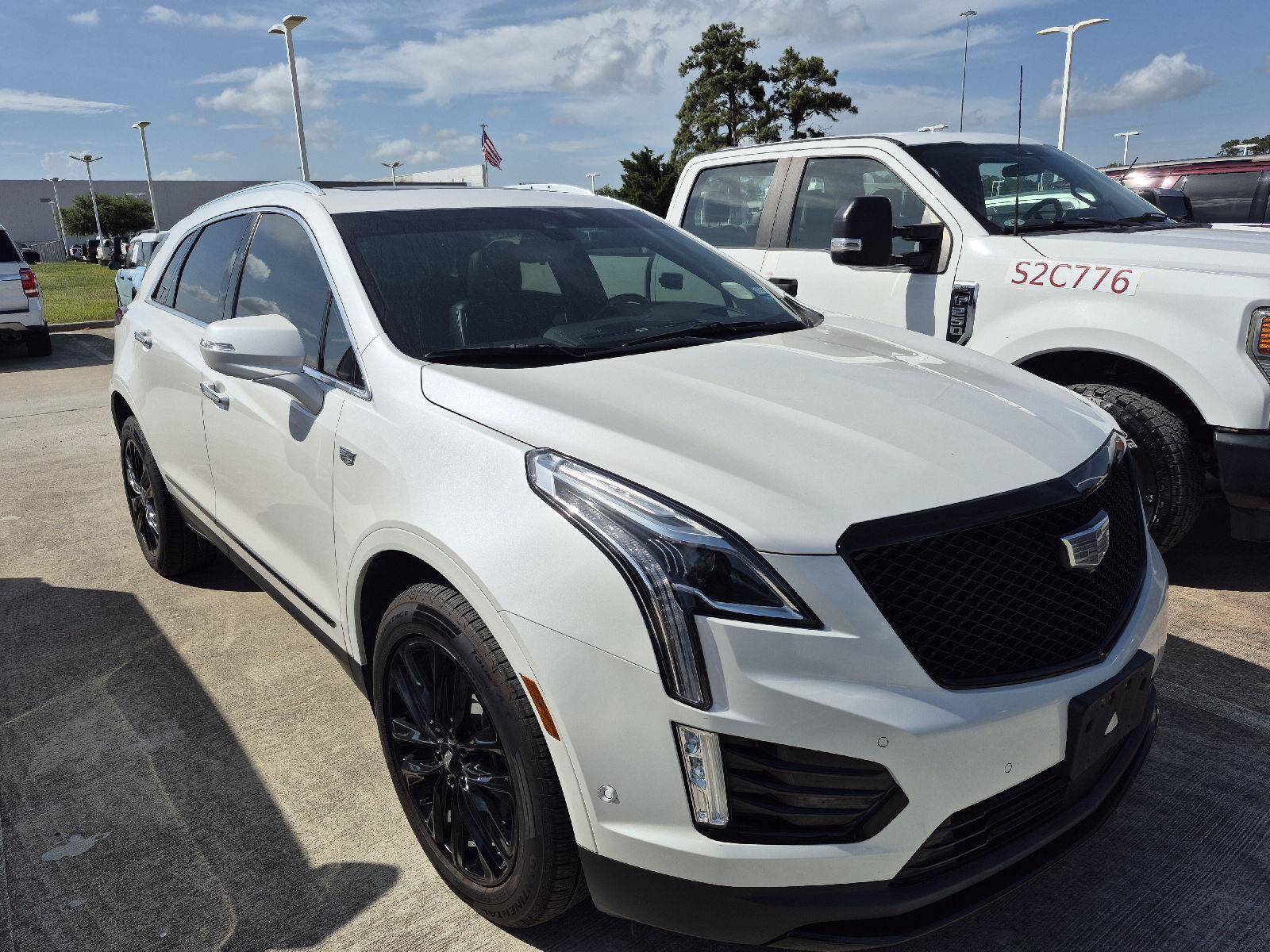 Used 2022 Cadillac XT5 Premium Luxury w/ Platinum Package AWD/4WD image 2