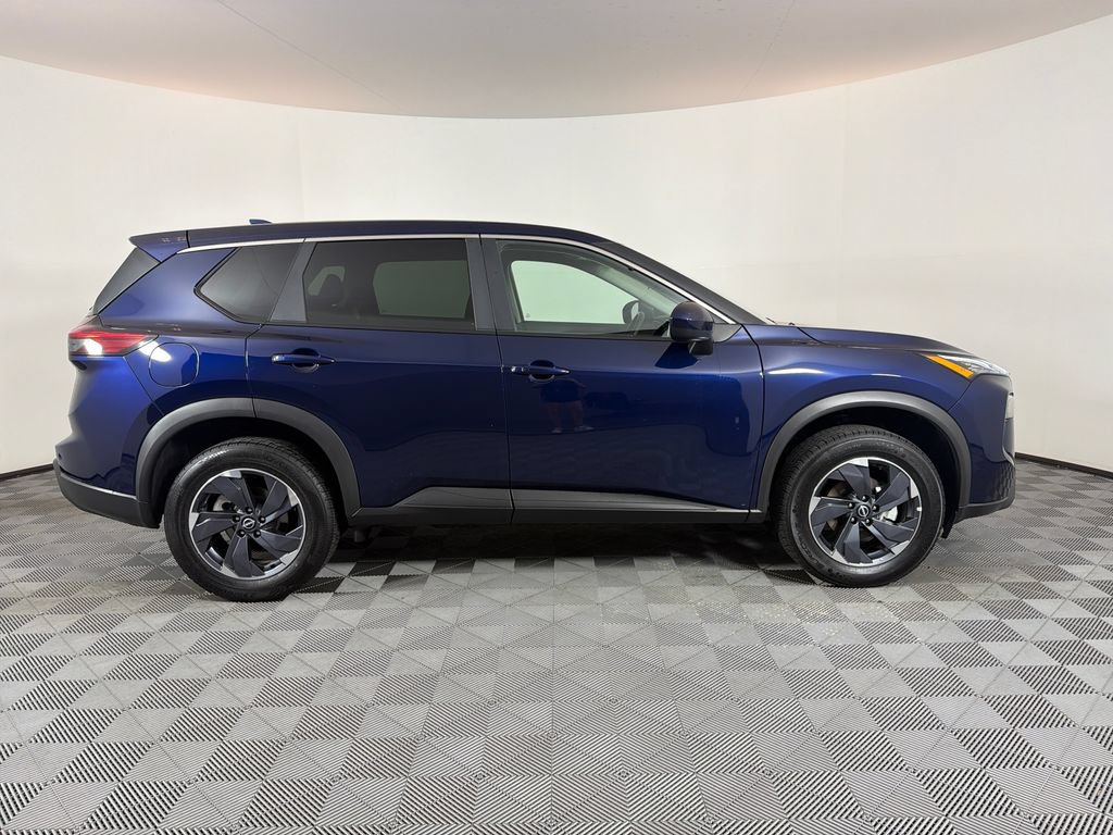 Used 2025 Nissan Rogue SV FWD image 2