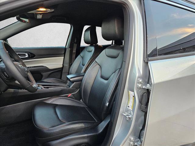 Used 2025 Jeep Compass Limited AWD/4WD image 15