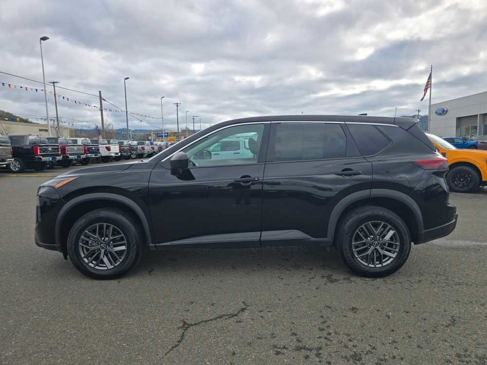 Used 2024 Nissan Rogue S image 2
