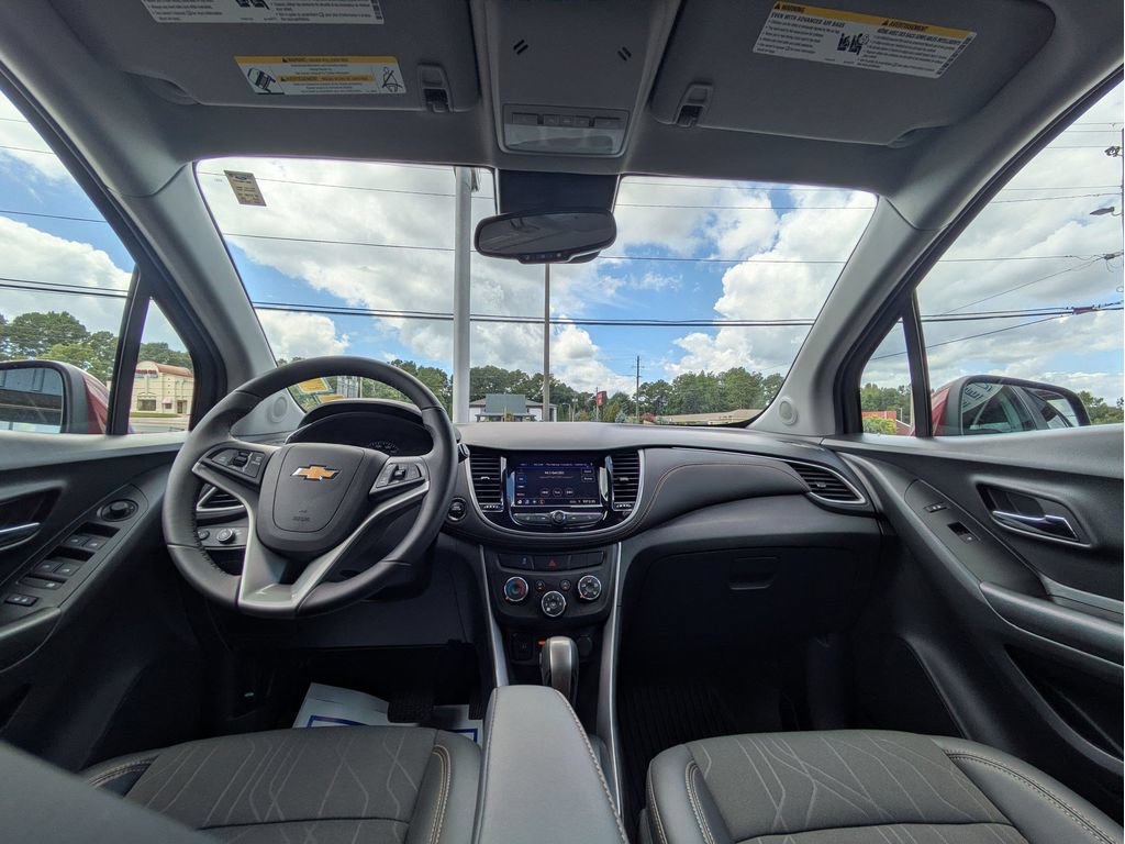 Used 2022 Chevrolet Trax LT w/ LT Convenience Package AWD/4WD image 23