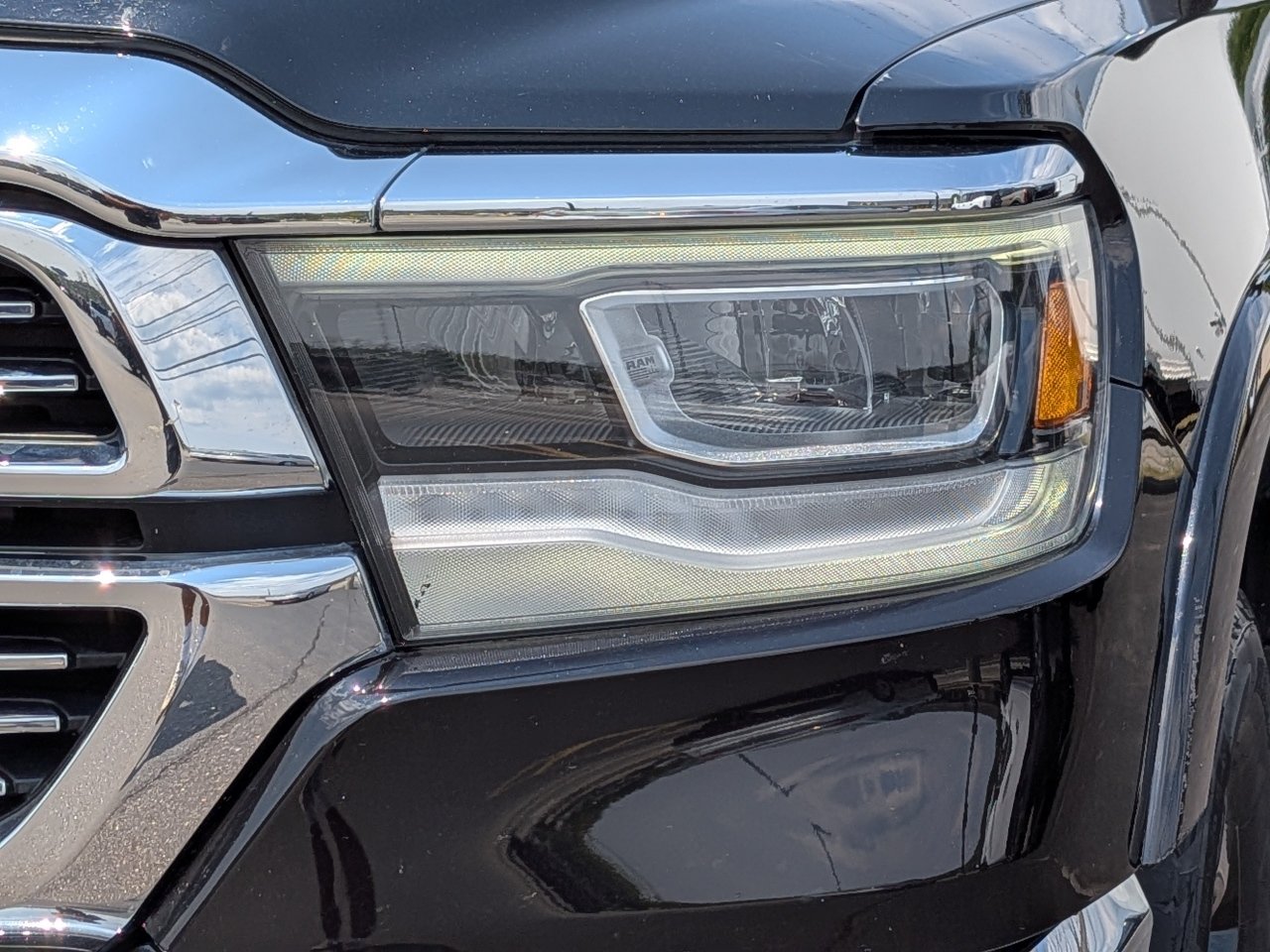 Used 2022 RAM 1500 Laramie AWD/4WD image 11