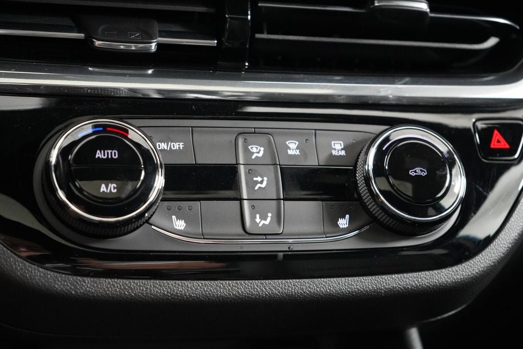 Used 2025 Buick Envista Sport Touring w/ Convenience I Package FWD image 31