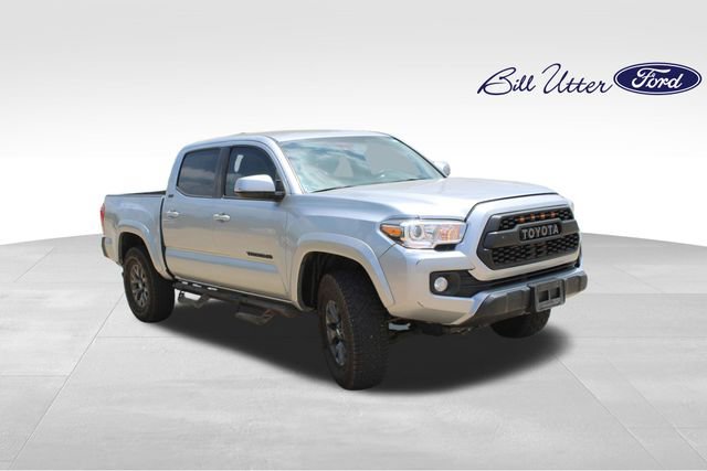 Used 2023 Toyota Tacoma SR5 w/ Technology Package AWD/4WD image 3