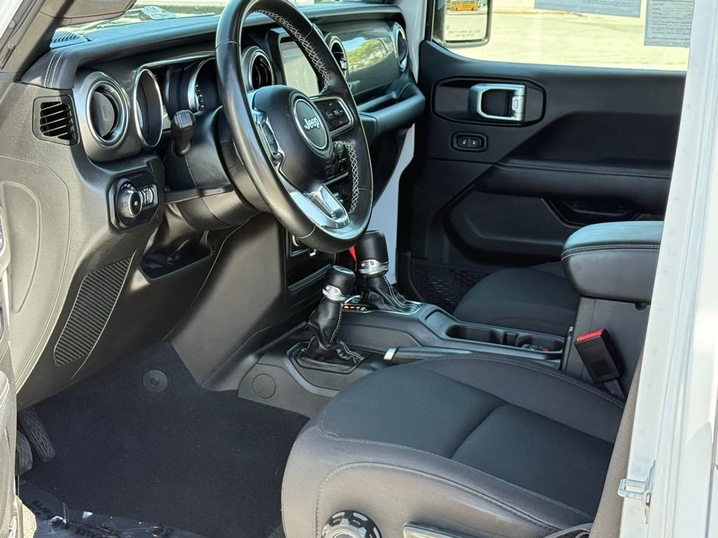 Used 2022 Jeep Wrangler Unlimited Sahara AWD/4WD image 6