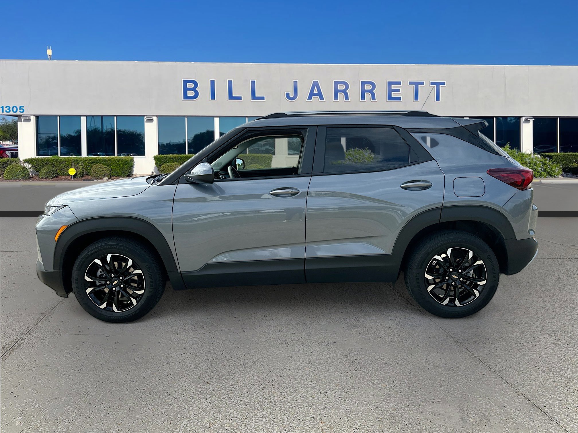 Used 2022 Chevrolet TrailBlazer LT w/ Convenience Package image 2