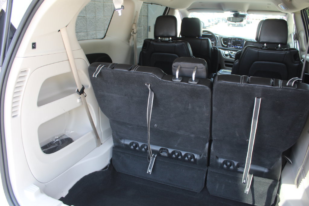 Used 2024 Chrysler Pacifica Touring-L FWD image 34