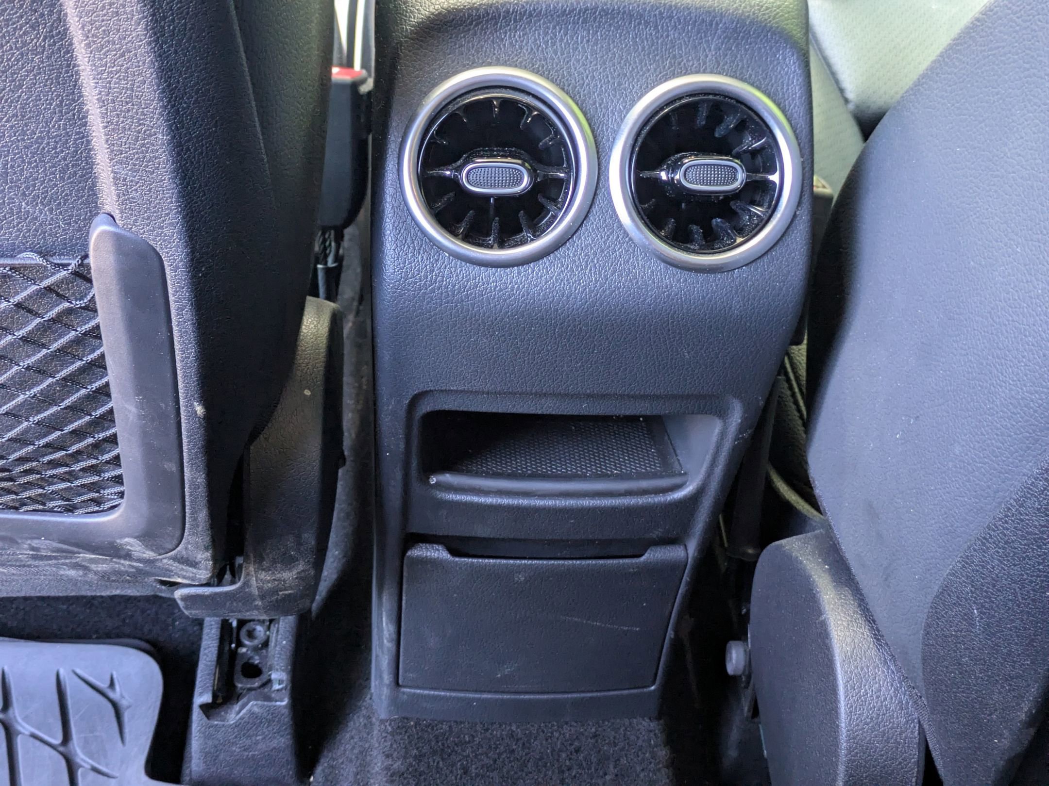 Used 2023 Mercedes-Benz GLB 250 image 32