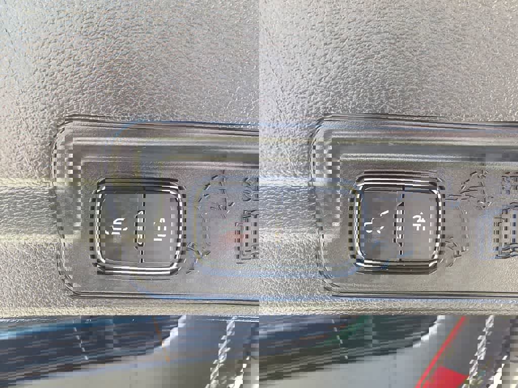 Certified 2022 Ford Explorer XLT w/ Equipment Group 202A image 17