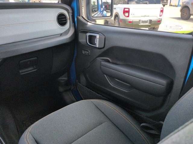 Used 2025 Jeep Gladiator Sport AWD/4WD image 17