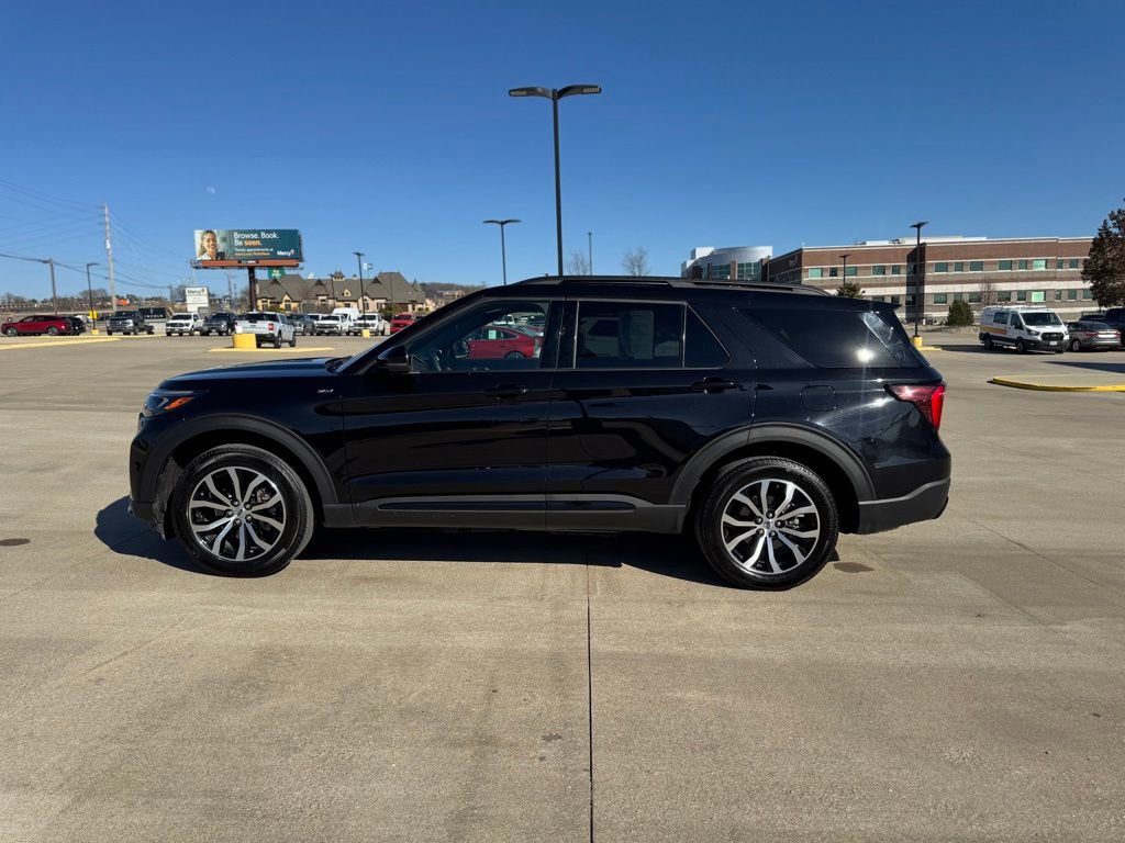 Certified 2025 Ford Explorer ST-Line AWD/4WD image 5