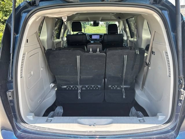 Used 2024 Chrysler Pacifica Limited FWD image 10