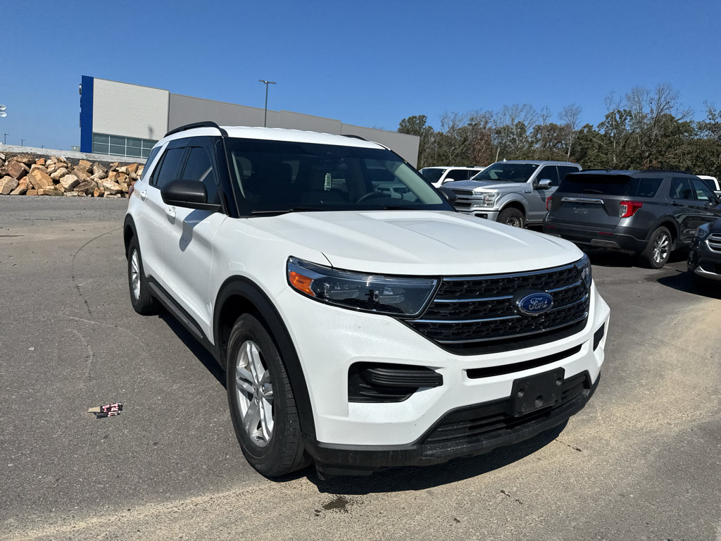 Certified 2024 Ford Explorer XLT RWD image 3