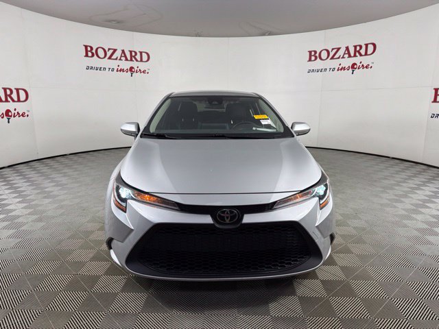 Used 2022 Toyota Corolla LE FWD image 2