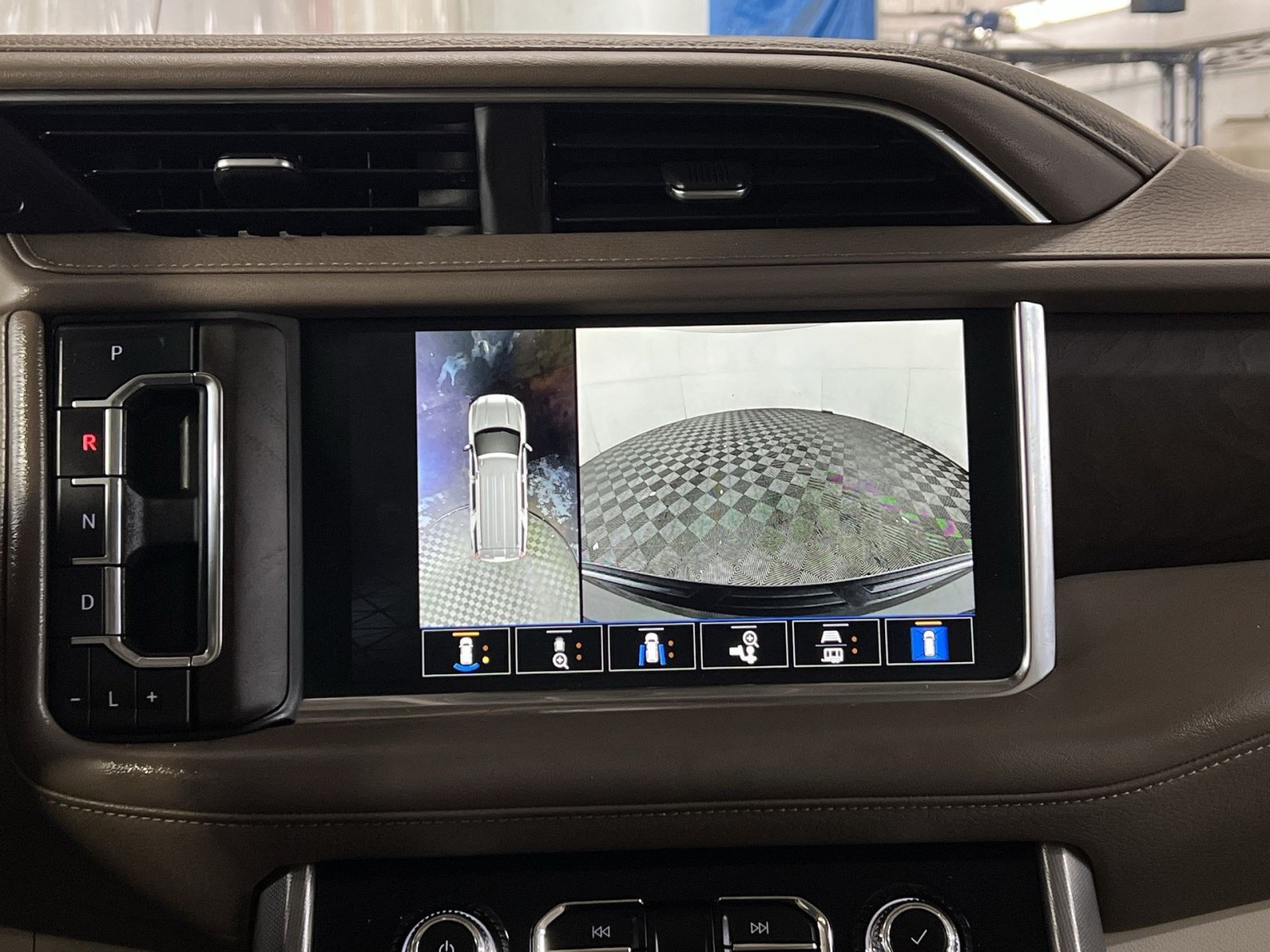 Used 2023 GMC Yukon Denali RWD image 19
