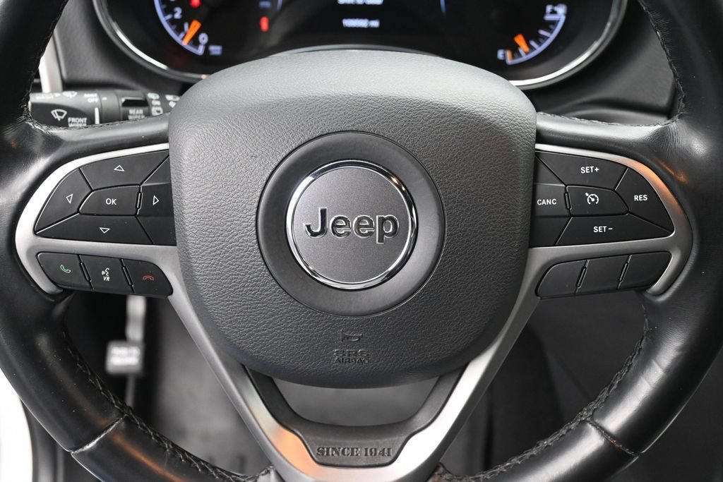 Used 2020 Jeep Grand Cherokee Laredo AWD/4WD image 16