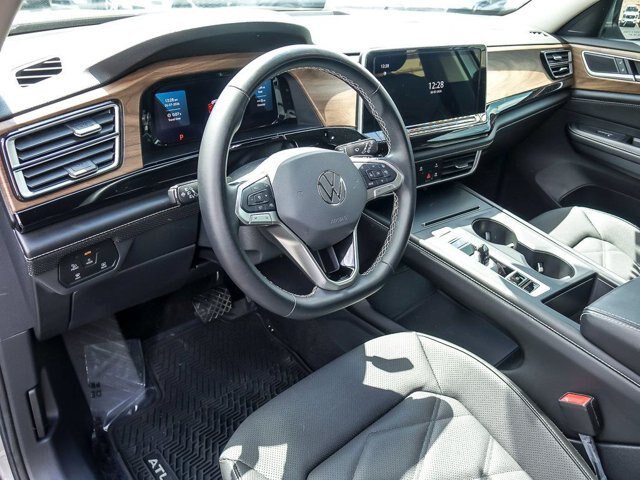 Used 2024 Volkswagen Atlas SE AWD/4WD image 14