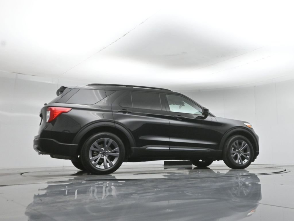 Certified 2022 Ford Explorer XLT w/ Equipment Group 202A RWD image 53