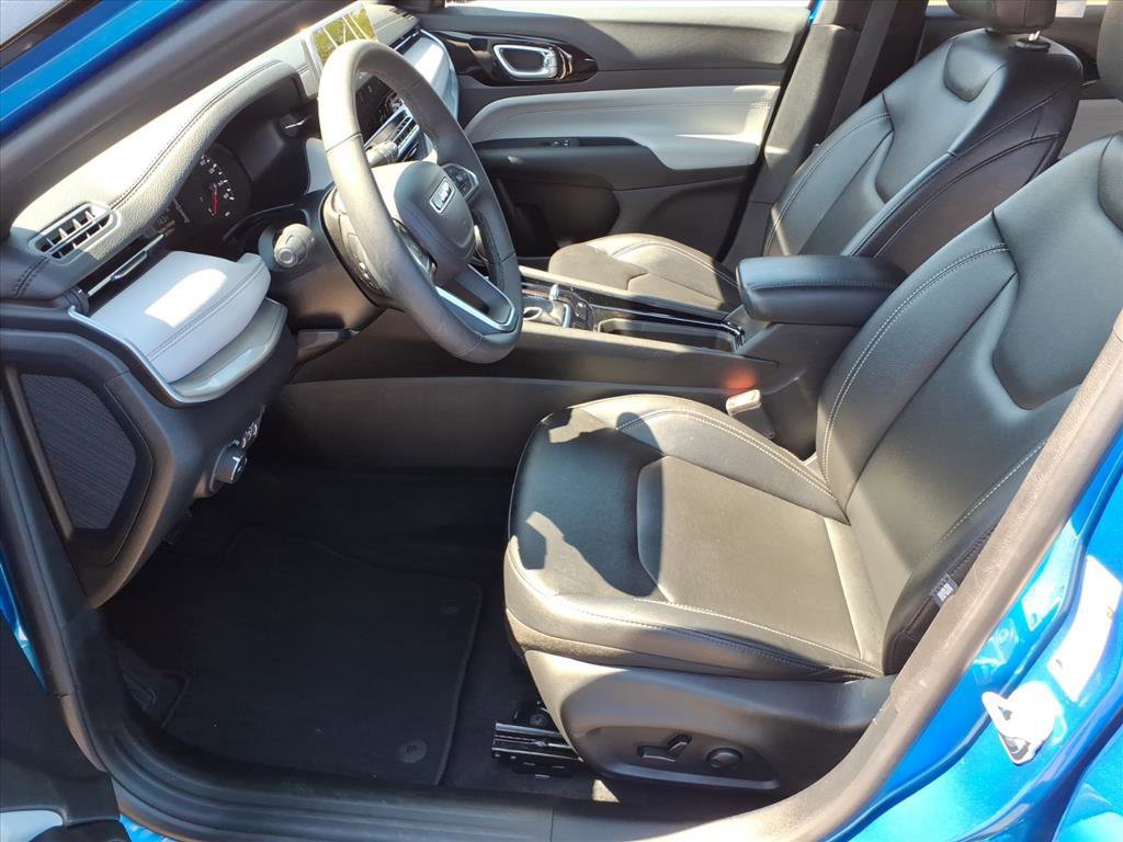 Used 2025 Jeep Compass Limited AWD/4WD image 5