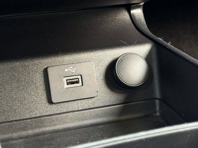 Certified 2018 Ford Fusion SE w/ Equipment Group 601A FWD image 38