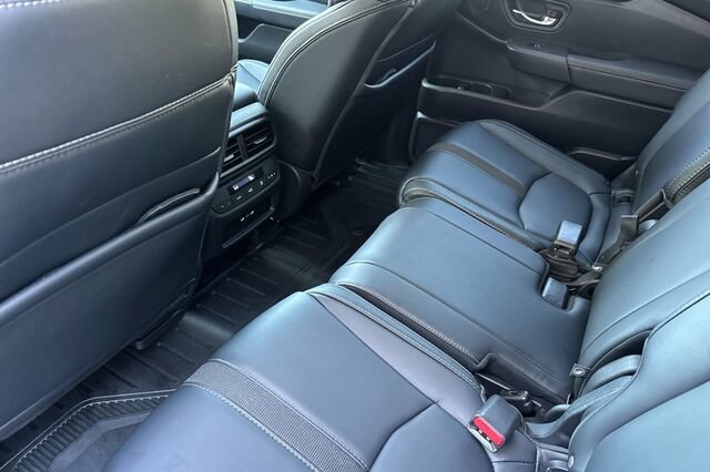 Used 2025 Honda Pilot EX-L image 12