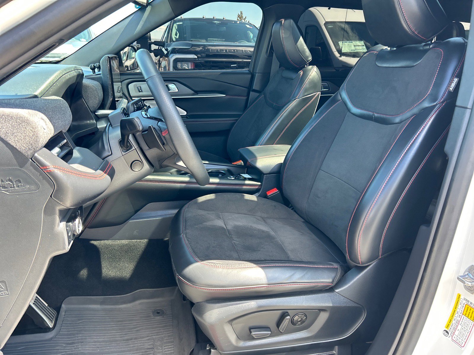 Certified 2025 Ford Explorer ST image 10