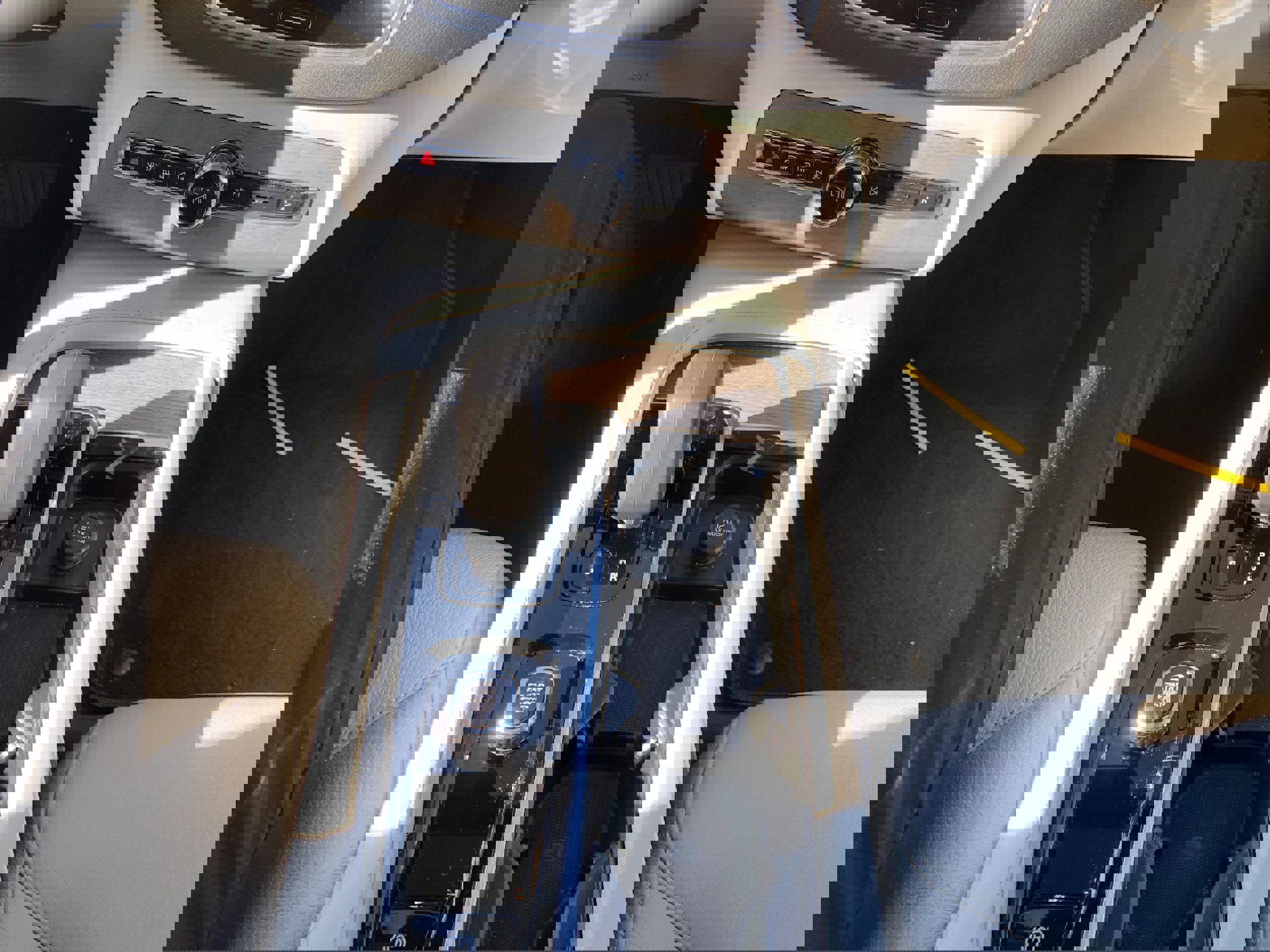 Used 2023 Volvo XC90 B6 Plus image 14