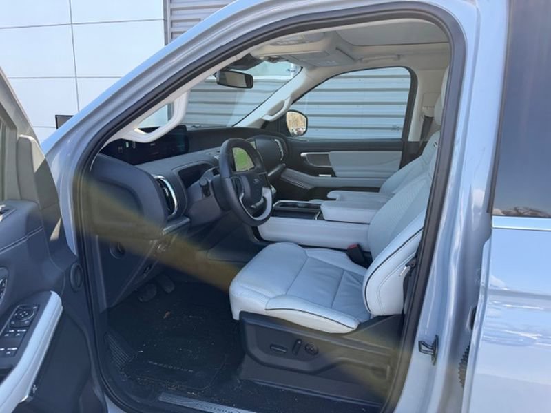 Certified 2025 Ford Expedition Max Platinum w/ Platinum Ultimate Package image 4