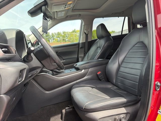 Used 2023 Toyota Highlander XLE FWD image 17