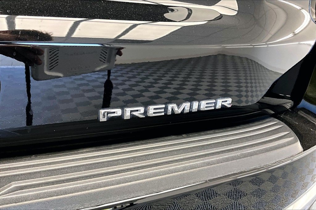 Used 2024 Chevrolet Suburban Premier AWD/4WD image 8