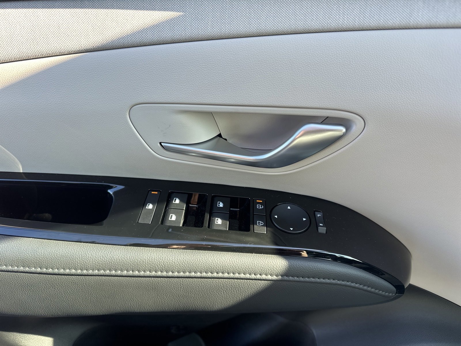 Used 2025 Hyundai Tucson Limited image 25