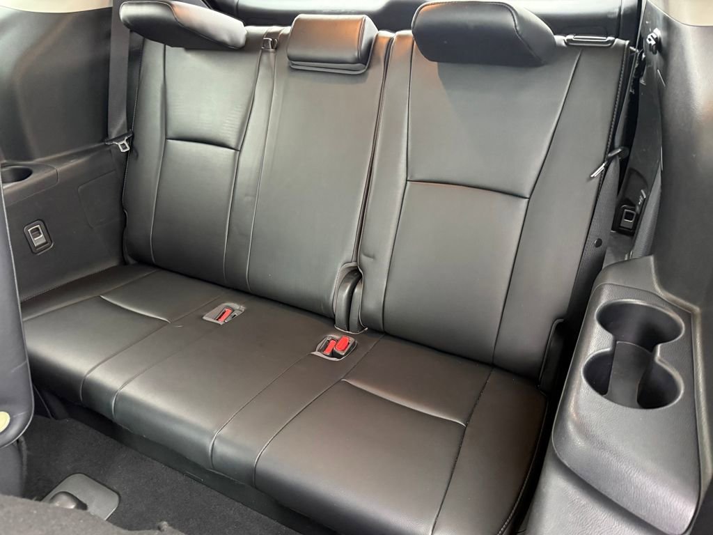 Used 2021 Toyota Highlander Limited image 11