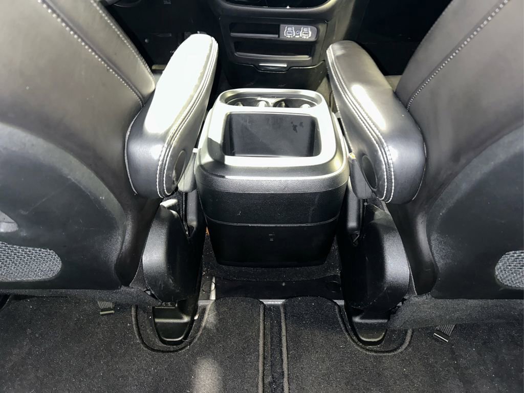 Used 2025 Chrysler Pacifica Select image 29