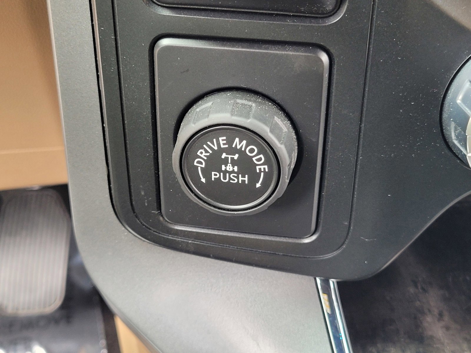 Certified 2022 Ford F150 Lariat w/ Equipment Group 502A High image 25