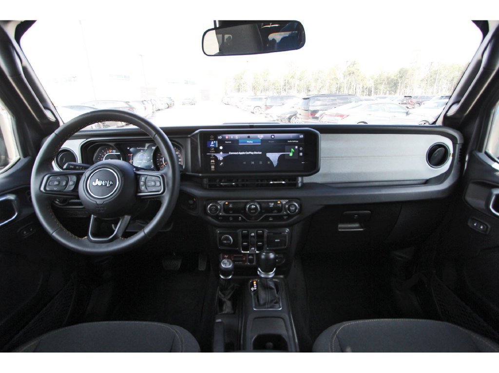 Used 2024 Jeep Gladiator Overland AWD/4WD image 12
