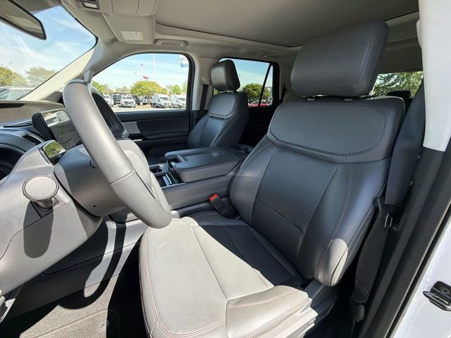 Certified 2025 Ford Expedition Active image 12