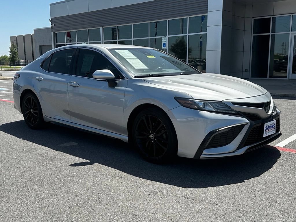 Used 2022 Toyota Camry XSE FWD image 3