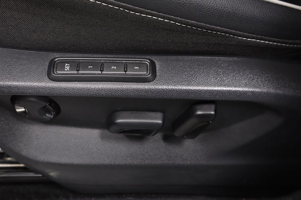 Used 2022 Volkswagen Tiguan SEL R-Line image 25