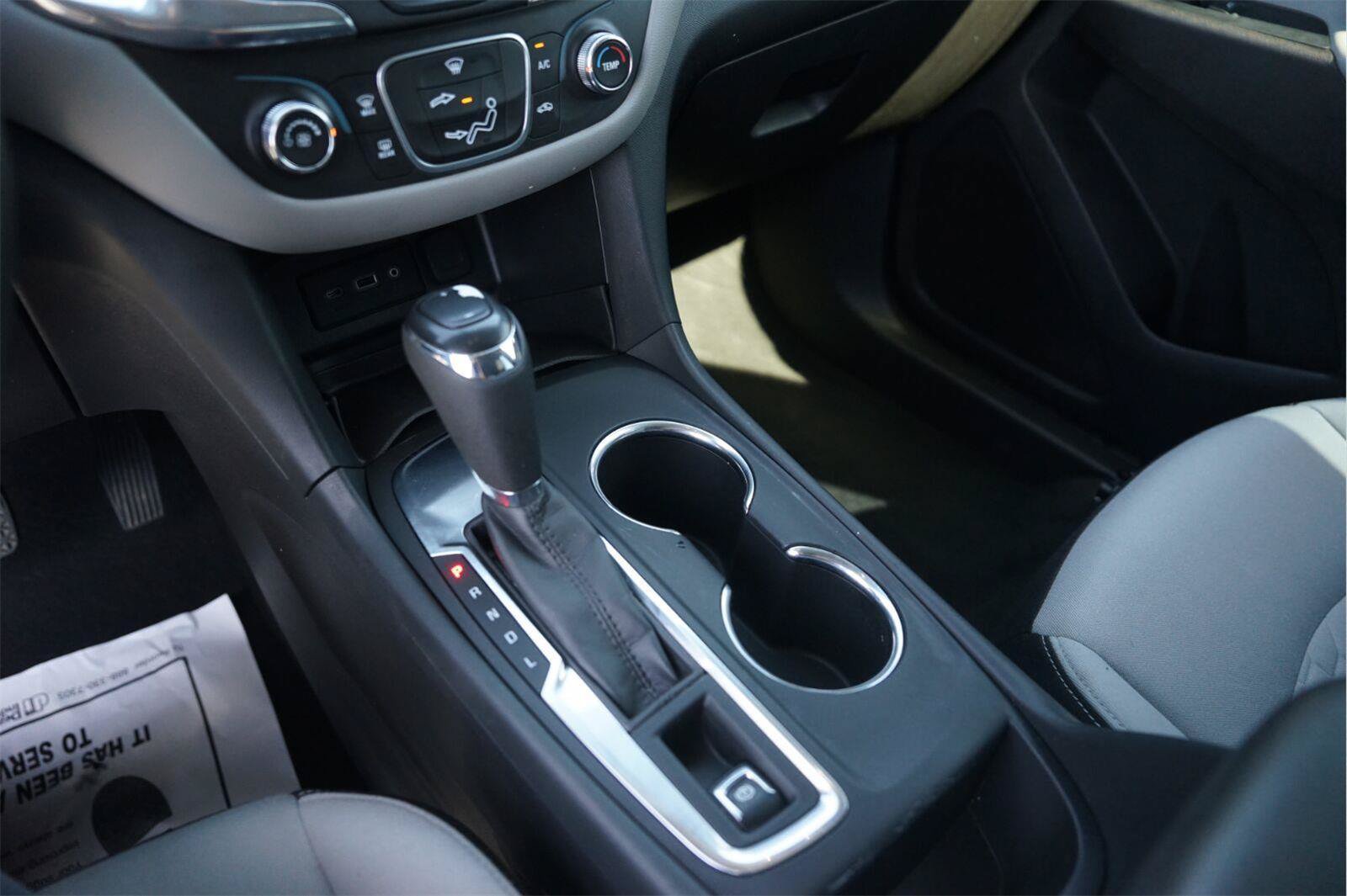 Used 2019 Chevrolet Equinox LS FWD image 28