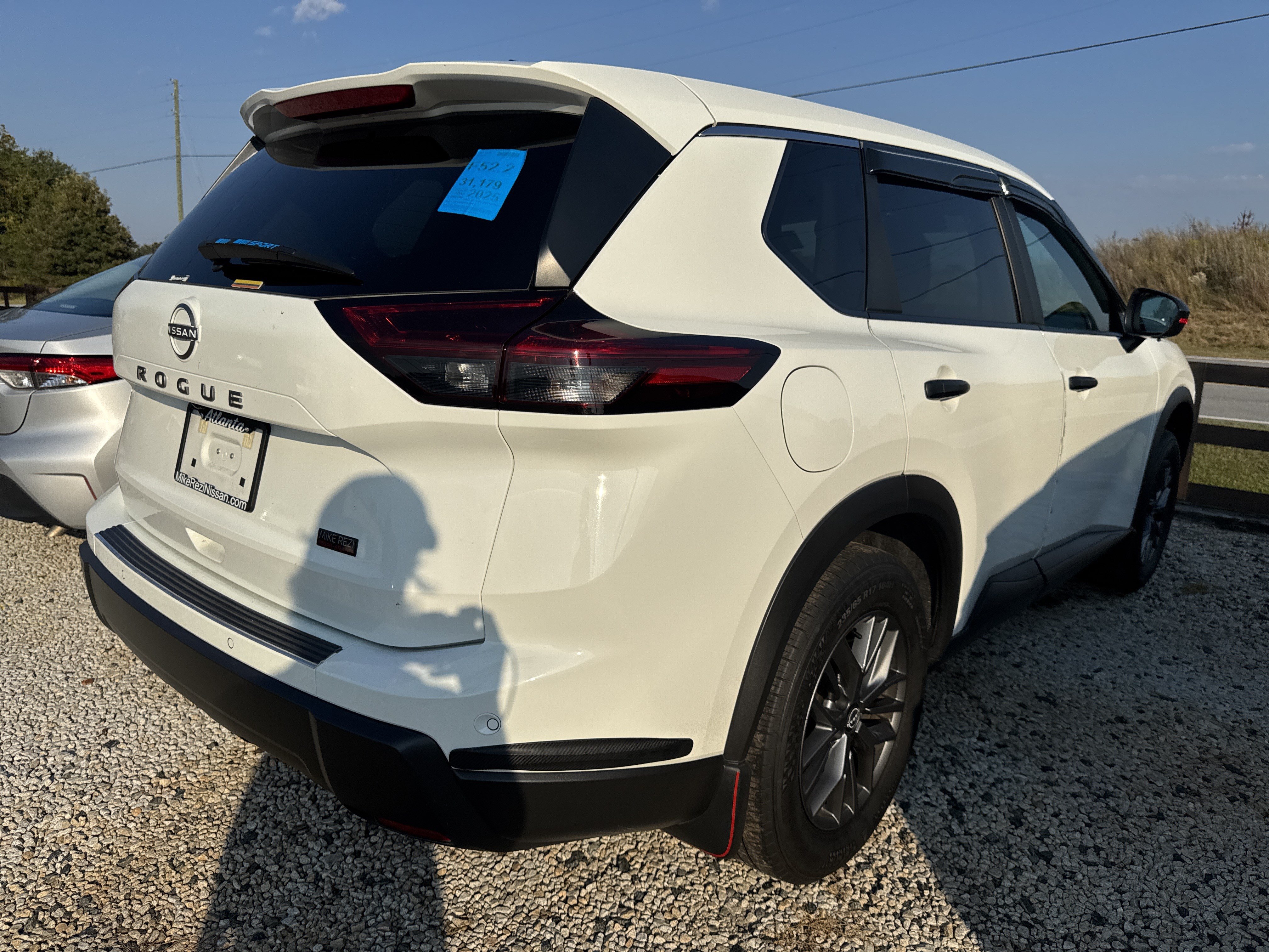 Used 2025 Nissan Rogue S FWD image 4