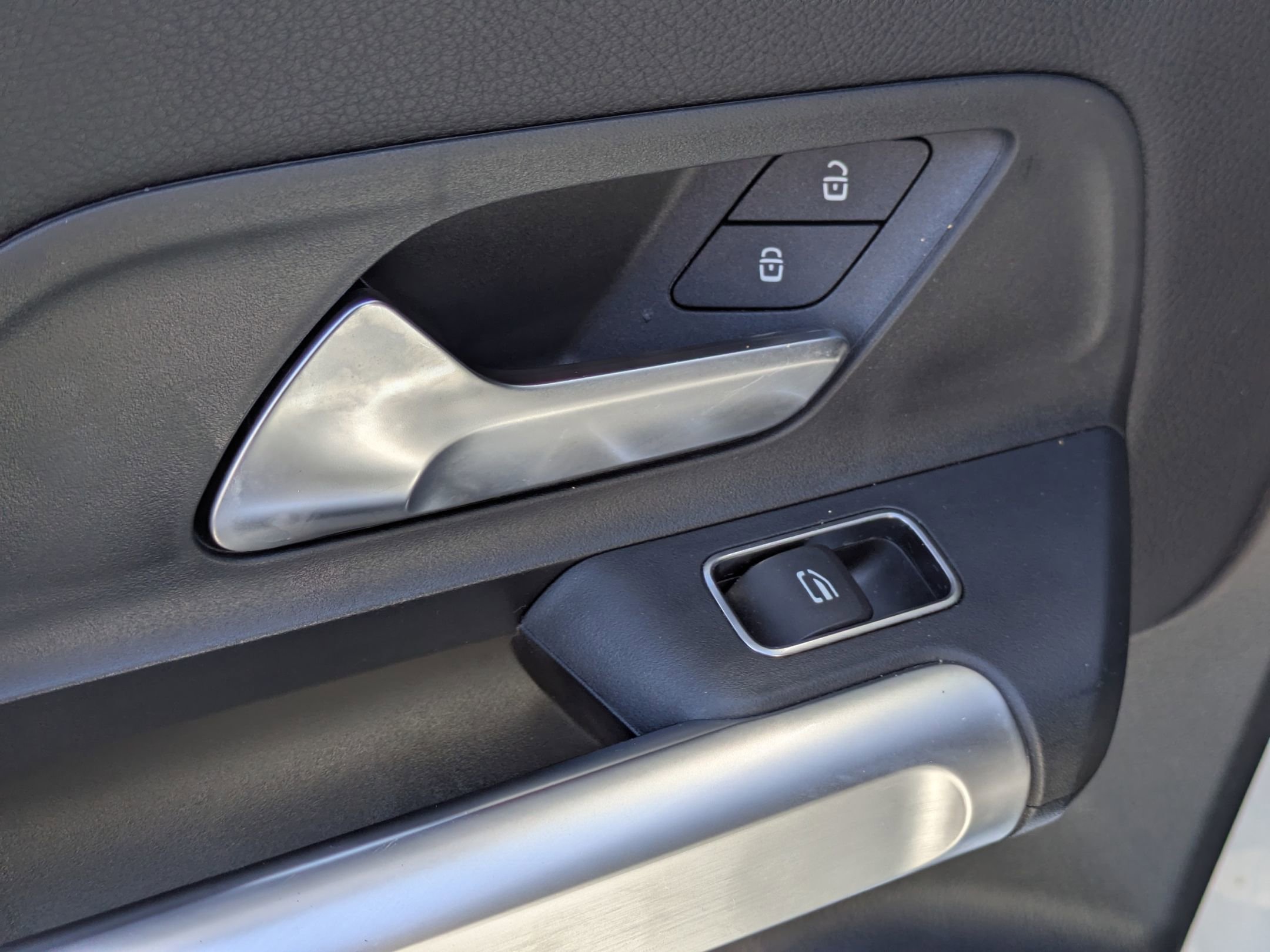 Used 2023 Mercedes-Benz GLB 250 image 29