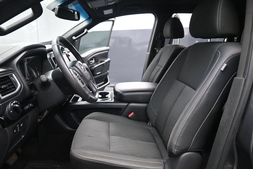 Used 2019 Nissan Titan SV w/ SV Convenience Package RWD image 10