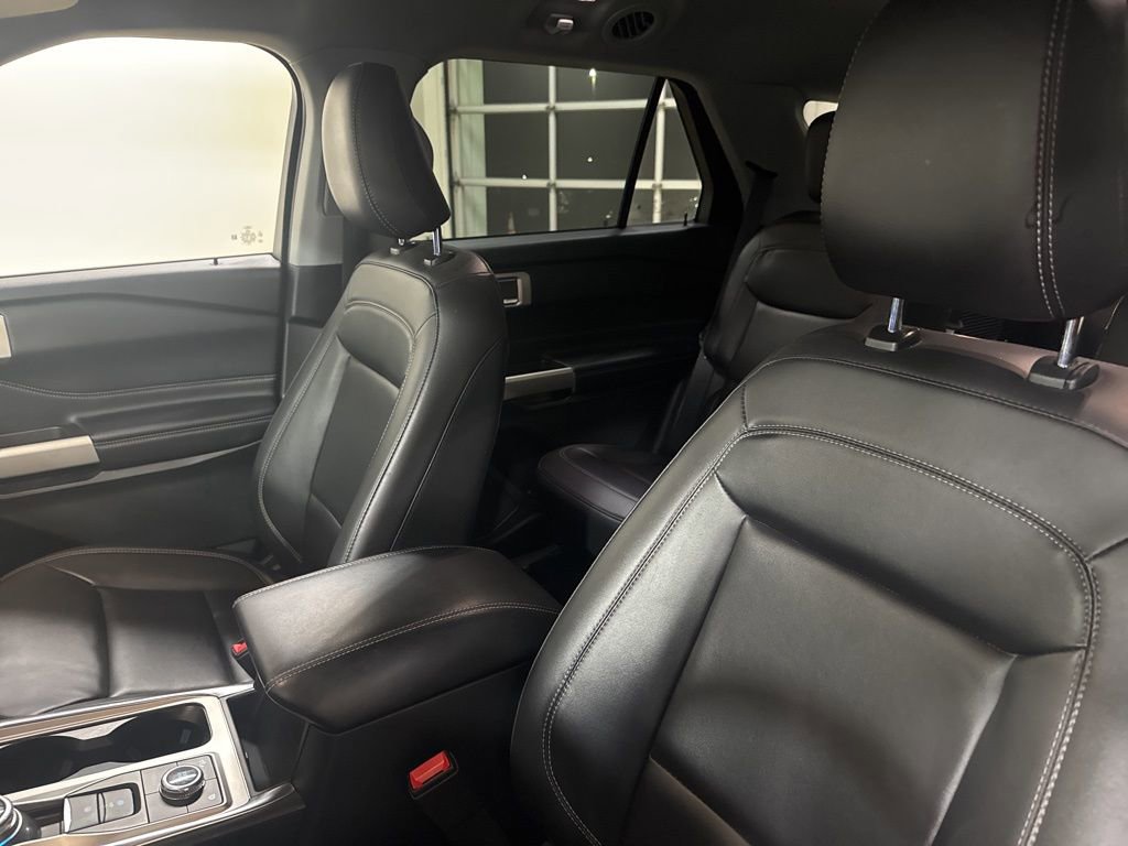 Certified 2022 Ford Explorer XLT w/ Equipment Group 202A image 18