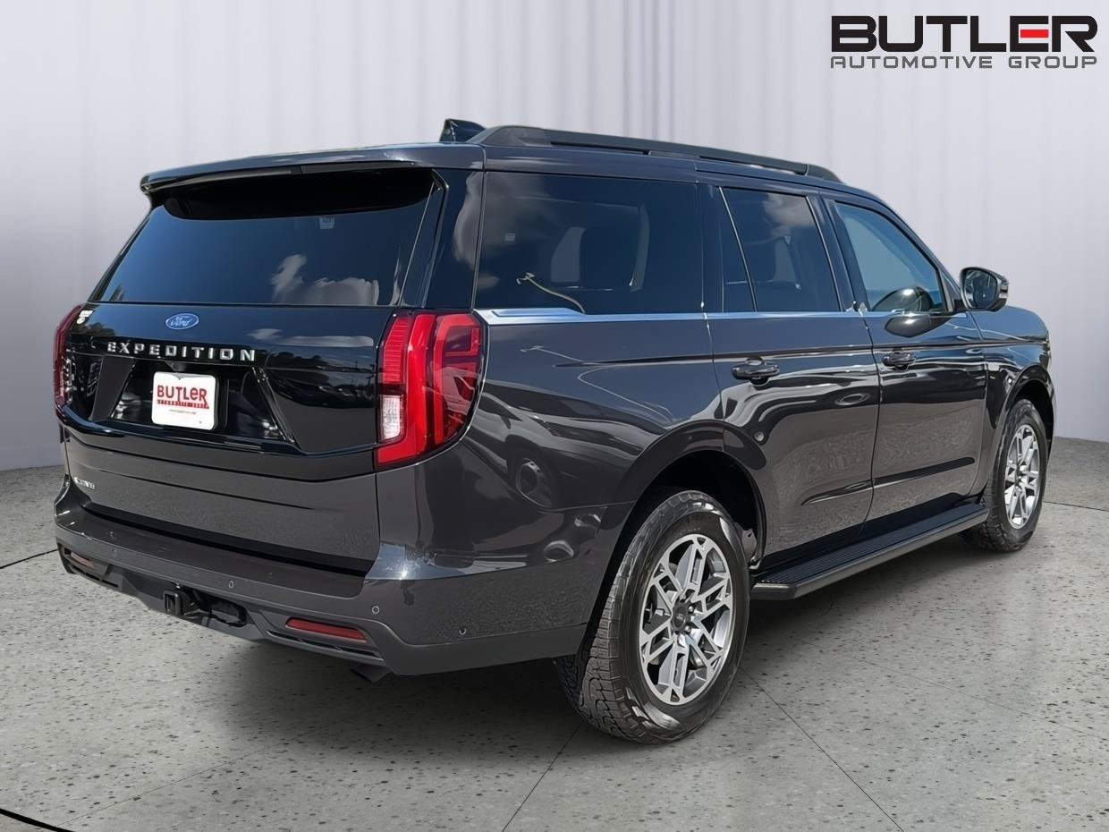 Certified 2025 Ford Expedition Active AWD/4WD image 6