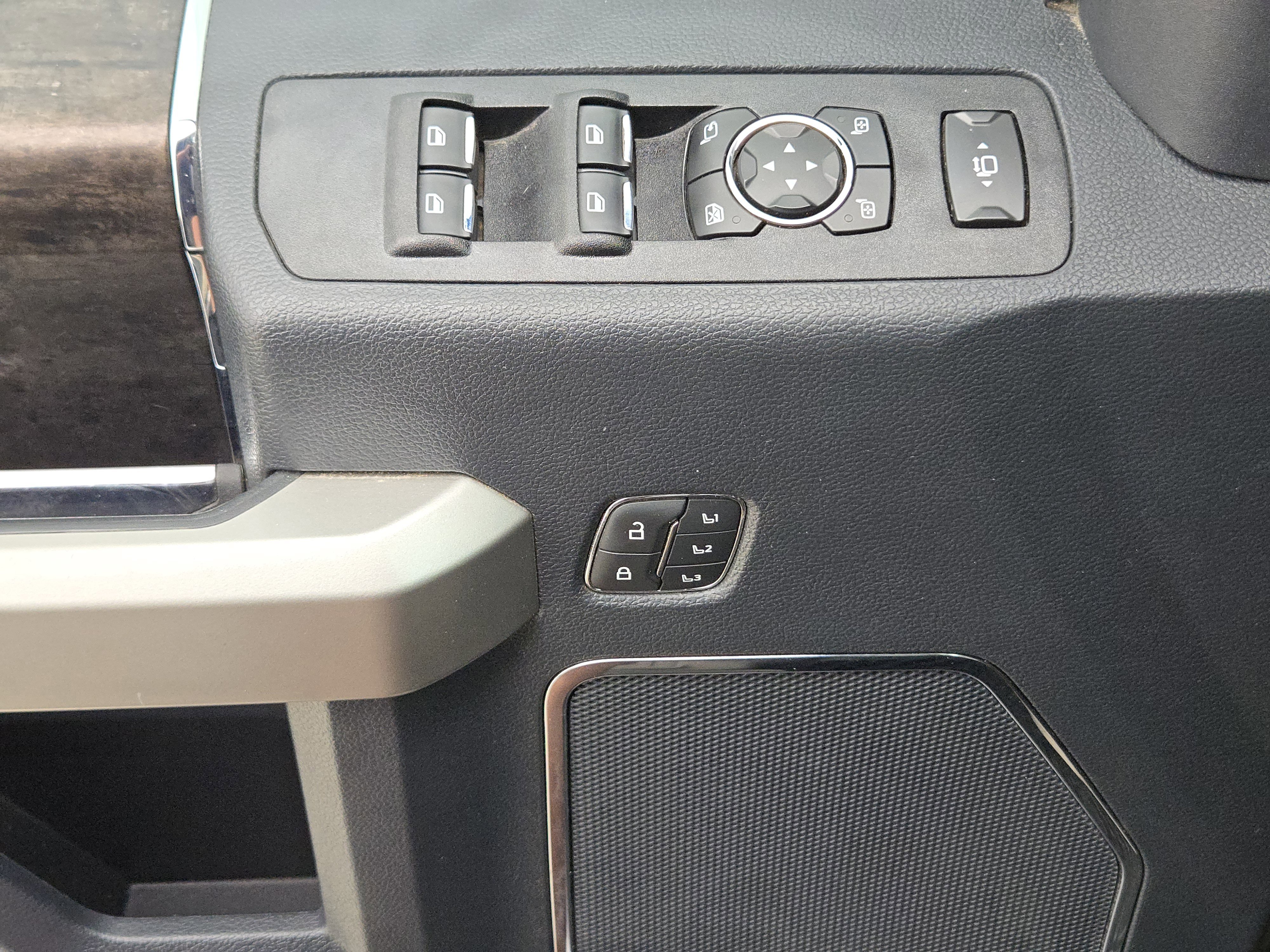 Certified 2022 Ford F250 Lariat w/ Tremor Off-Road Package image 21