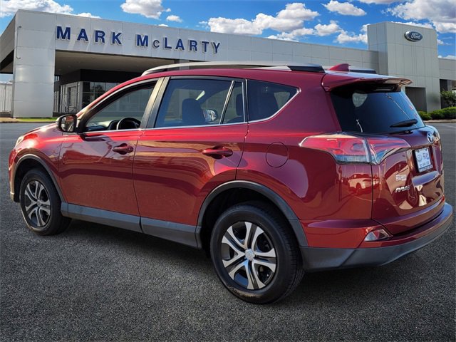Used 2018 Toyota RAV4 LE image 3