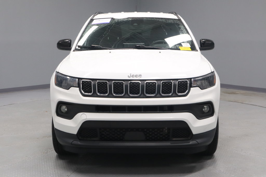 Used 2023 Jeep Compass Latitude AWD/4WD image 3