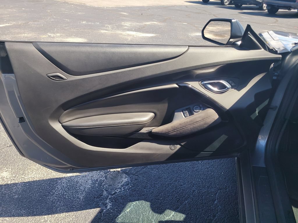 Used 2020 Chevrolet Camaro LT RWD image 9