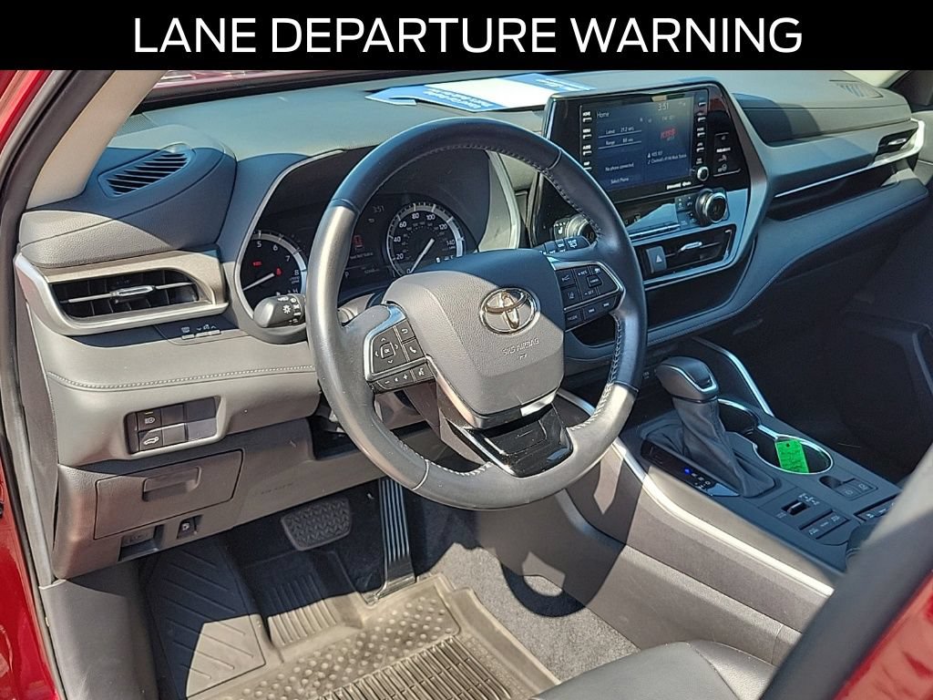 Used 2021 Toyota Highlander XLE AWD/4WD image 20