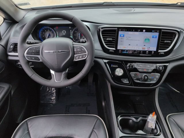 Used 2026 Chrysler Pacifica Limited FWD image 19
